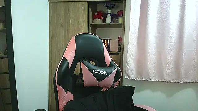 Oliviawatson1 online show from November 2025 12:49:02 PM