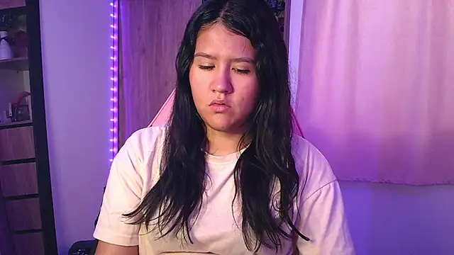 Oliviawatson1 online show from November 2025 01:00:01 PM