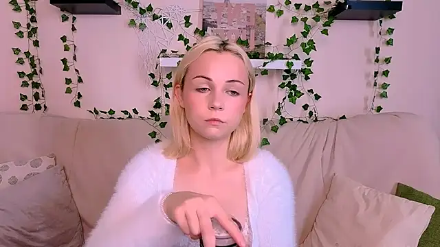 Charlotte Colinss online show from September 2025 05:11:02 AM