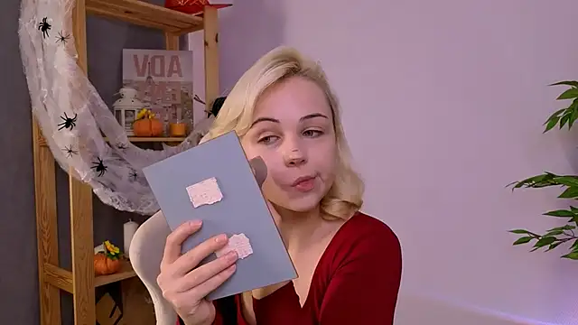 Charlotte Colinss online show from October 2025 04:49:01 AM