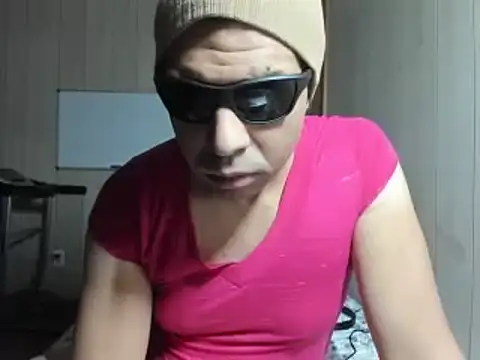 Snapshot of NaturalBeautyQueen chatting on November 2025 10:31:01 AM NaturalBeautyQueen online show from November 2025 10:31:01 AM