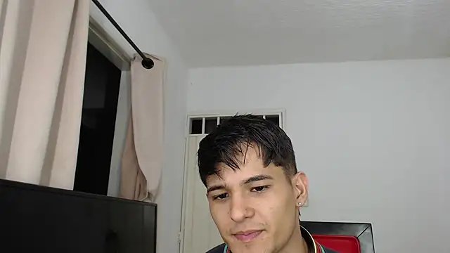 Snapshot of Alex_mojica chatting on October 2025 05:06:01 AM Alex mojica online show from October 2025 05:06:01 AM