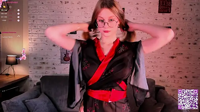 Kiki Stacy online show from November 2025 08:04:01 AM