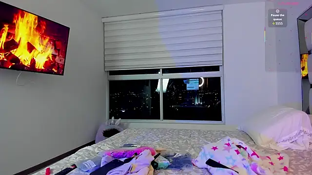 Michelle Ferrerr online show from December 2025 03:57:01 AM