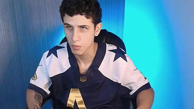 Snapshot of _realwav chatting on November 2025 04:18:01 PM realwav online show from November 2025 04:18:01 PM