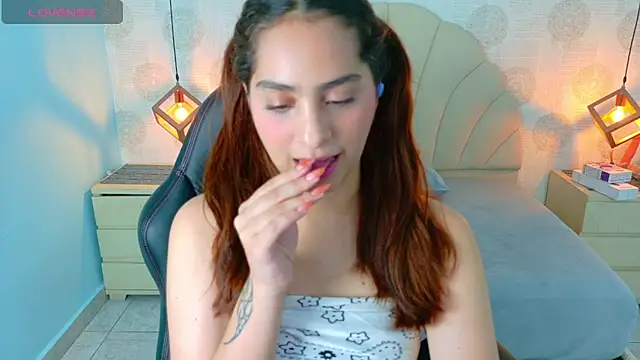 Snapshot of AIXATRISTA1 chatting on November 2025 07:37:02 PM AIXATRISTA1 online show from November 2025 07:37:02 PM