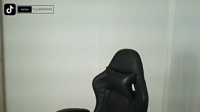 Snapshot of Yulienneg chatting on September 2025 04:01:01 AM Yulienneg online show from September 2025 04:01:01 AM