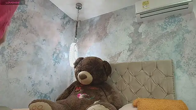 TaylerWhite online show from November 2025 12:17:01 PM