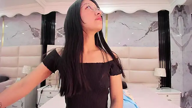 Sophie Calloway online show from September 2025 02:39:02 PM