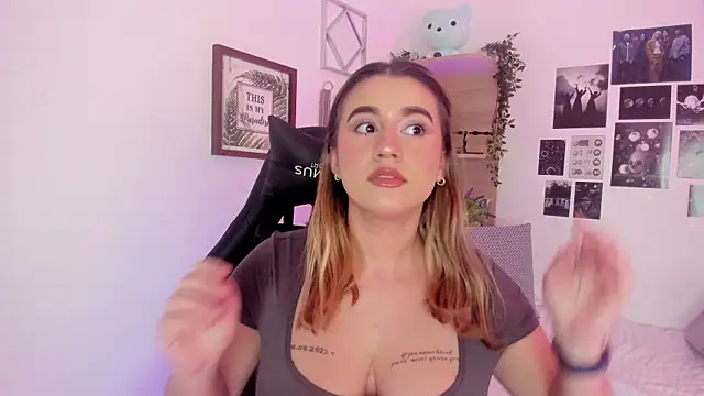 Snapshot of Lana_Herondale chatting on September 2025 01:35:02 PM Lana Herondale online show from September 2025 01:35:02 PM