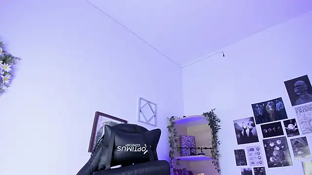 Snapshot of Lana_Herondale chatting on October 2025 09:02:01 PM Lana Herondale online show from October 2025 09:02:01 PM