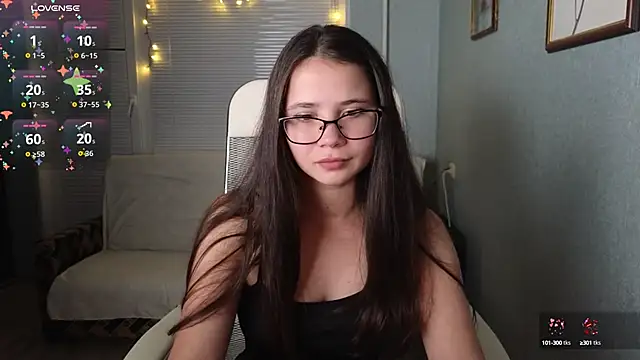 Snapshot of LuciaSenual chatting on October 2025 03:45:01 PM LuciaSenual online show from October 2025 03:45:01 PM