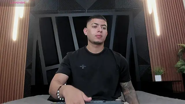 marco garciia  online show from November 2025 02:22:01 PM