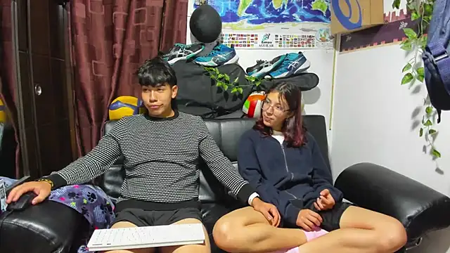 Snapshot of Donuts_DD chatting on September 2025 07:02:01 AM Donuts DD online show from September 2025 07:02:01 AM