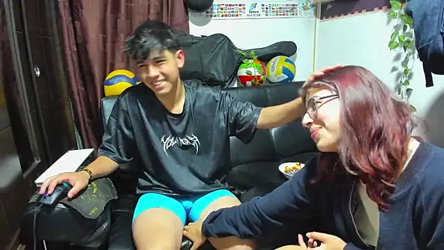 Snapshot of Donuts_DD chatting on October 2025 05:28:02 AM Donuts DD online show from October 2025 05:28:02 AM