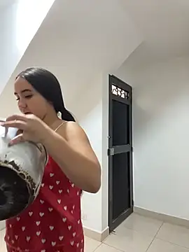 julieta rosee online show from June 2026 06:57:02 PM