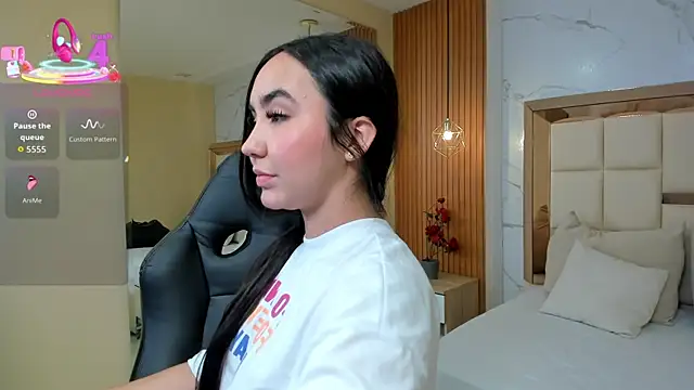 julieta rosee online show from July 2026 10:37:01 PM