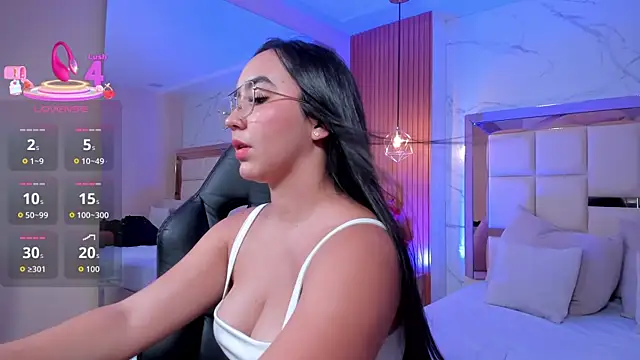 julieta rosee online show from July 2026 11:00:02 PM