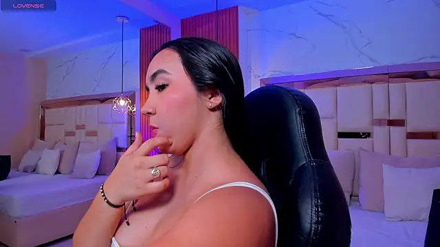 julieta rosee online show from August 2026 10:13:01 PM