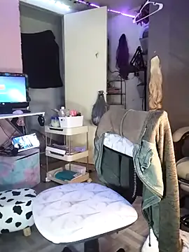 Snapshot of Purple2StayThnxx chatting on November 2025 12:10:01 AM Purple2StayThnxx online show from November 2025 12:10:01 AM