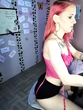 Snapshot of Purple2StayThnxx chatting on November 2025 06:18:01 PM Purple2StayThnxx online show from November 2025 06:18:01 PM