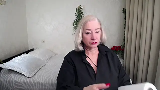 hunters woman online show from February 2026 04:57:02 PM