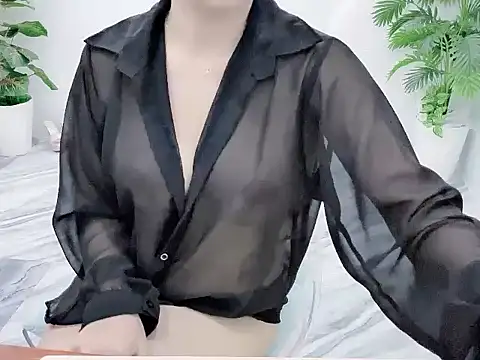 Lyly-2k5 online show from October 2025 02:04:01 PM