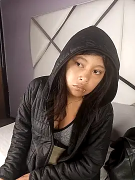 Dulce Pettit online show from December 2025 12:25:02 PM