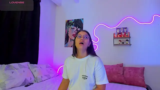 Dilan and Mia online show from September 2025 01:49:01 PM