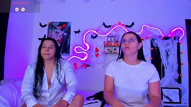 Dilan and Mia online show from October 2025 10:56:02 PM