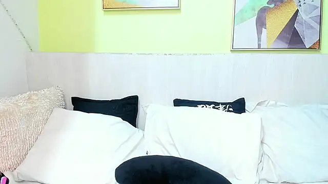 MiahCornell  online show from November 2025 12:27:01 PM