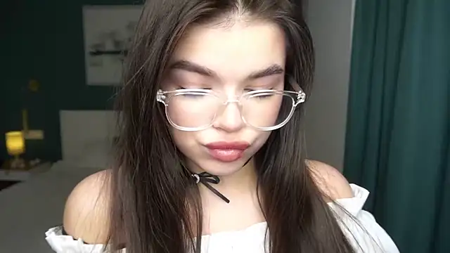 HollisHearl online show from September 2025 07:12:02 AM