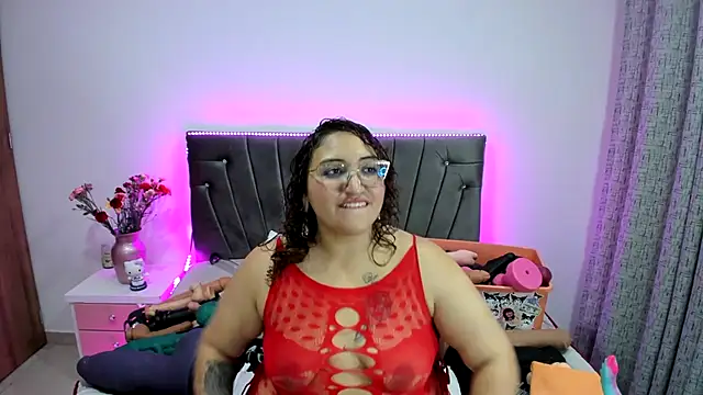 Snapshot of charlloteevans_X chatting on November 2025 06:19:02 PM charlloteevans X online show from November 2025 06:19:02 PM