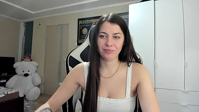 EmiLovsi online show from October 2025 07:36:02 PM