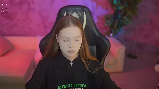 Esmie Smile online show from September 2025 02:28:01 PM