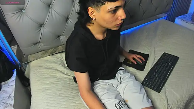 SamBlack  online show from September 2025 01:40:02 AM