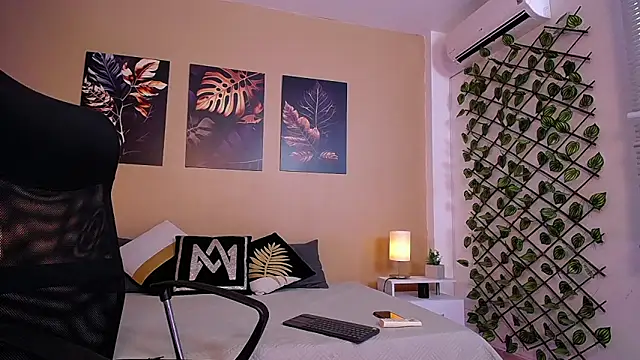 ChristopherBlack  online show from February 2026 01:29:01 PM