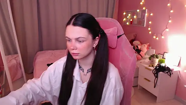 Snapshot of Michela_Fruet chatting on December 2025 01:03:02 AM Michela Fruet online show from December 2025 01:03:02 AM