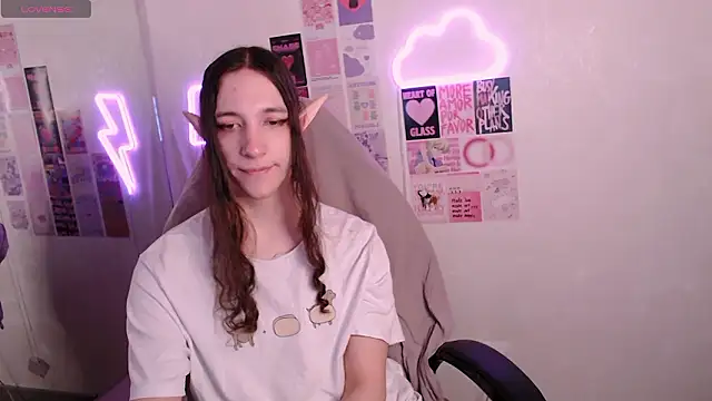 Snapshot of SilverMuse chatting on February 2026 09:40:02 PM SilverMuse online show from February 2026 09:40:02 PM