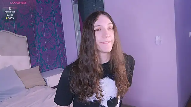 Snapshot of SilverMuse chatting on February 2026 09:24:01 PM SilverMuse online show from February 2026 09:24:01 PM