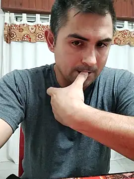 Bradd 32 online show from February 2026 02:37:01 AM