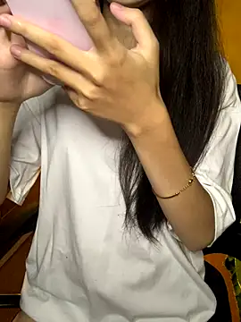 Snapshot of Nhinhi18 chatting on October 2025 02:58:02 PM Nhinhi18 online show from October 2025 02:58:02 PM