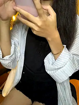 Snapshot of Nhinhi18 chatting on October 2025 03:21:01 PM Nhinhi18 online show from October 2025 03:21:01 PM