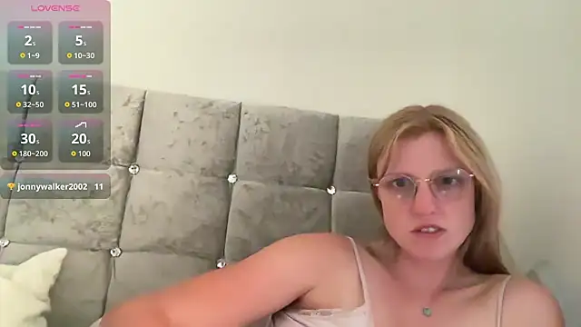 BustyKellyXXX online show from August 2026 07:17:01 PM