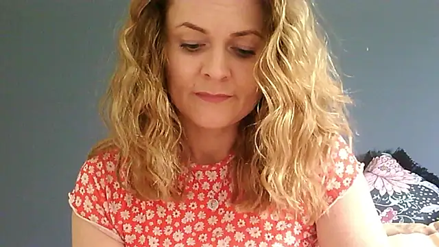 Snapshot of Ginger-bb chatting on June 2026 06:08:01 AM Ginger-bb online show from June 2026 06:08:01 AM