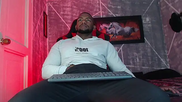 Snapshot of big_blackmen19 chatting on October 2025 01:10:01 PM big blackmen19 online show from October 2025 01:10:01 PM