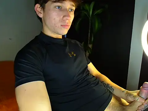 Logan sixxer online show from November 2025 09:13:02 PM