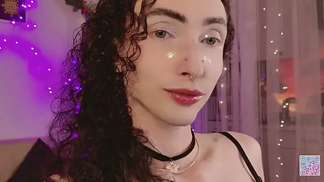 Snapshot of Queen_of_tease chatting on June 2026 04:47:02 AM Queen of tease online show from June 2026 04:47:02 AM