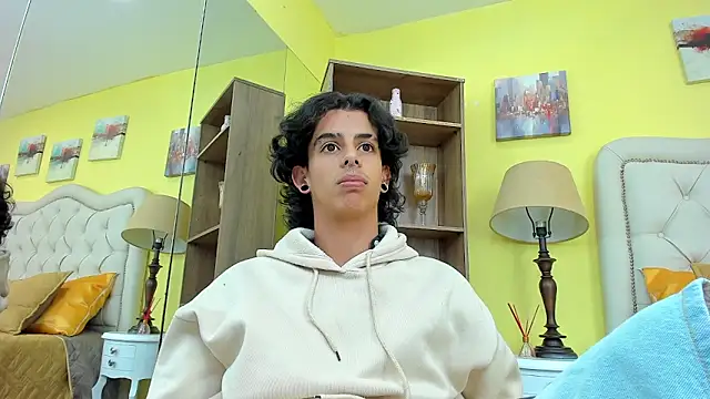 Ibratxandy online show from October 2025 10:01:01 PM