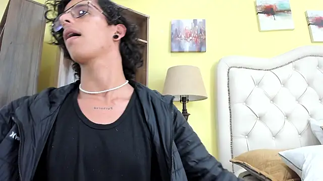 Ibratxandy online show from December 2025 07:09:01 PM